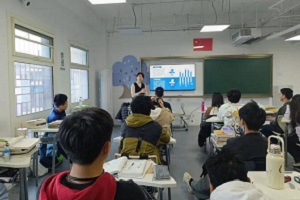 \(chng)(gu)ZW(xu)У鱤W(xu)ԺZɫ(dng)|ձW(xu)ĻɫСv