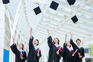 北京新府學外國語學校(國內班)高中招收復讀生嗎？
