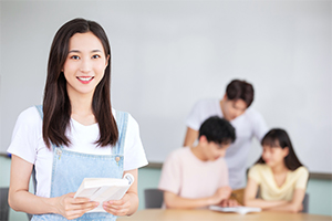 北京新府學外國語學校(國內班)插班費用多少錢一年？
