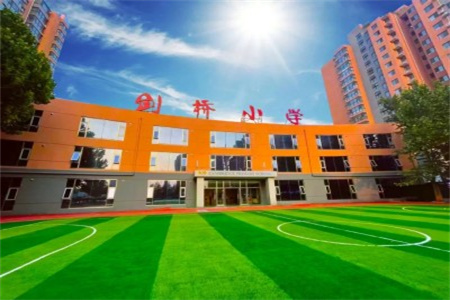 三河市燕橋?qū)W校在校學(xué)員真實點(diǎn)評！看完你會選擇嗎？