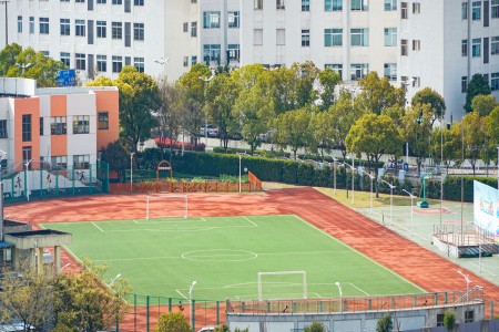北京市豐臺區新北賦學校小學部課后托管服務具體安排怎么樣，最晚幾點接孩子？