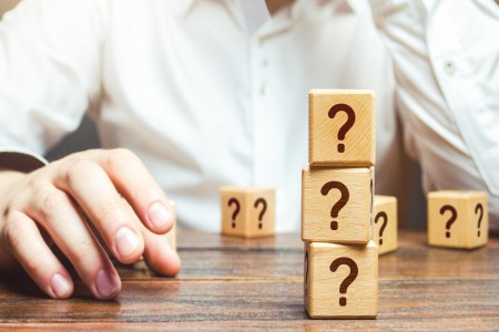 攝圖網_326724102_人在思考 并被問題擋住 思考問題 收集所有事實 做出正確的決定 推理 權衡結果和后果 反思和規劃 戰略(企業商用).jpg