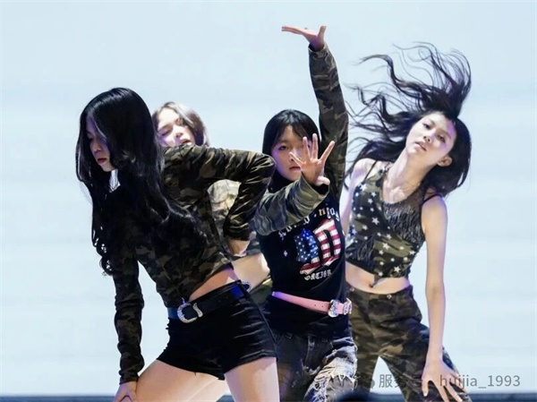 匯佳初中舞蹈隊四女孩專場演出的溫暖故事g