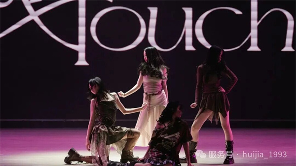 匯佳初中舞蹈隊四女孩專場演出的溫暖故事