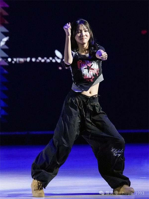 匯佳初中舞蹈隊四女孩專場演出的溫暖故事